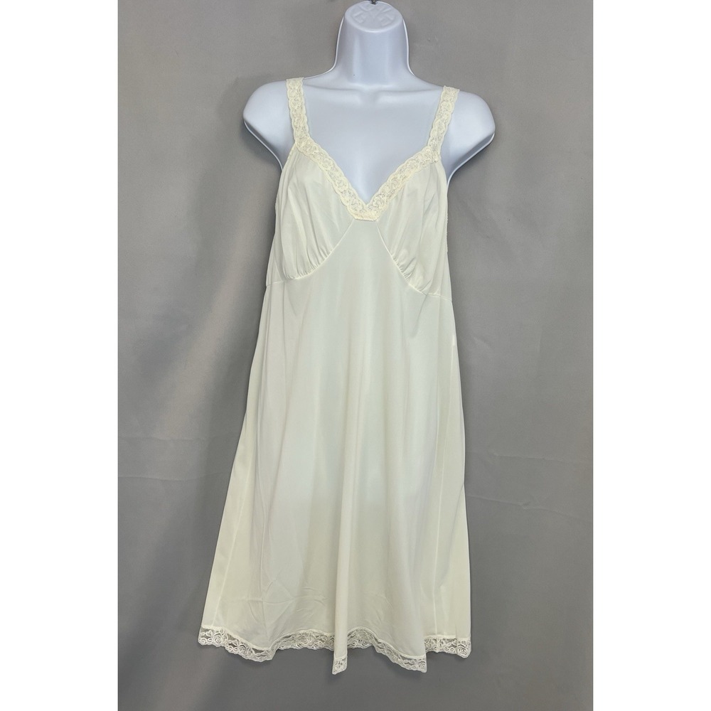 VTG ShadowLine Womens SZ 38 Off White Ivory Nightgown Lingerie Slip,‎ Nylon NICE